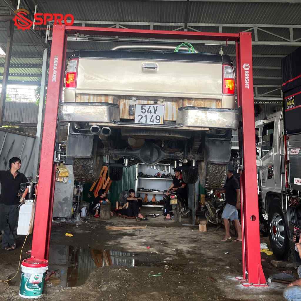 Mua cầu nâng 2 trụ 4 tấn chính hãng ở đâu? 2 Mua cau nang 2 tru 4 tan chinh hang o dau 2