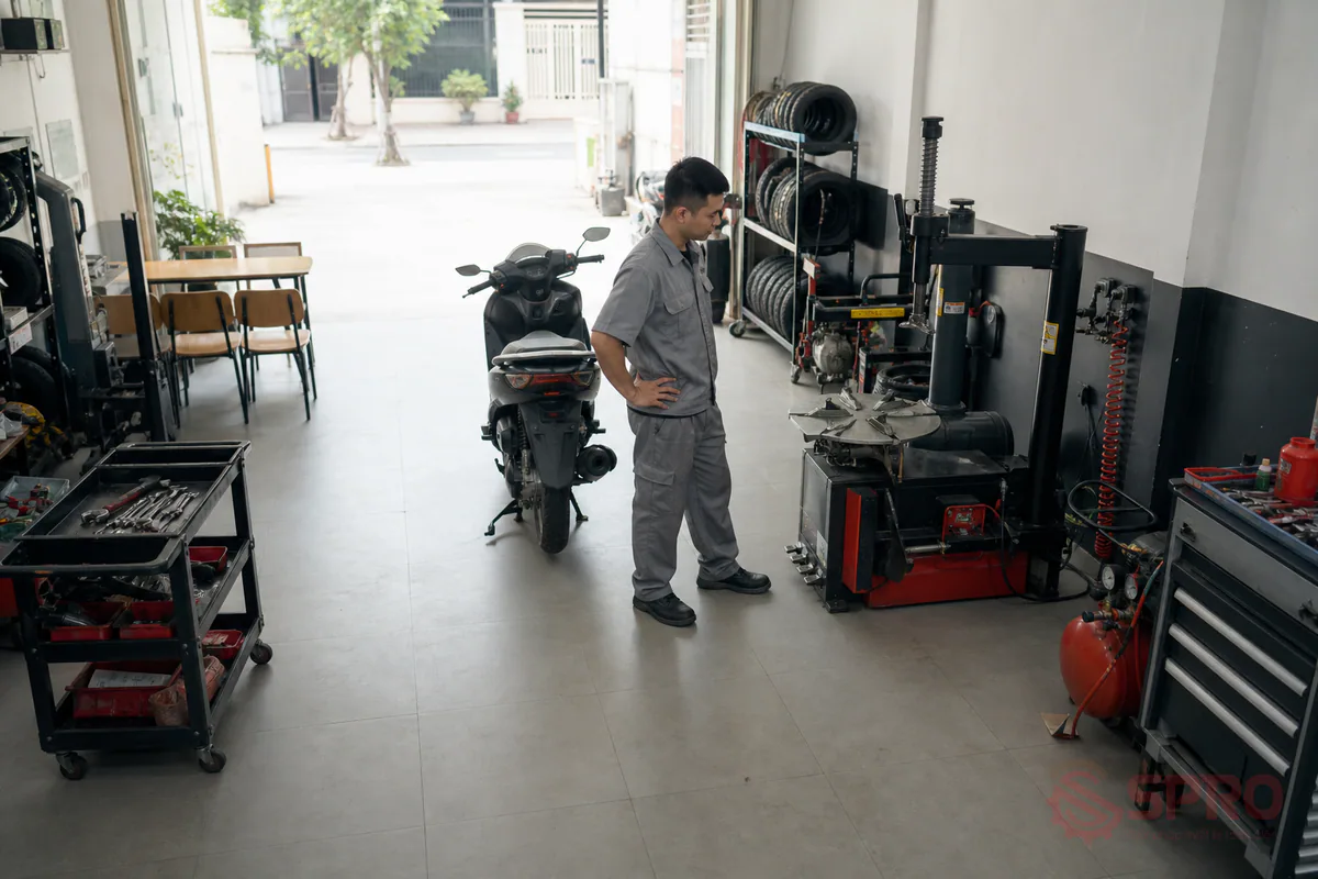 các thế hệ máy tháo vỏ - Lưu ý khi mua máy tháo vỏ cho tiệm: Trước khi chốt model, bạn nên kiểm tra các điểm sau: Mặt bằng thực tế có đủ cho thao tác hay không.