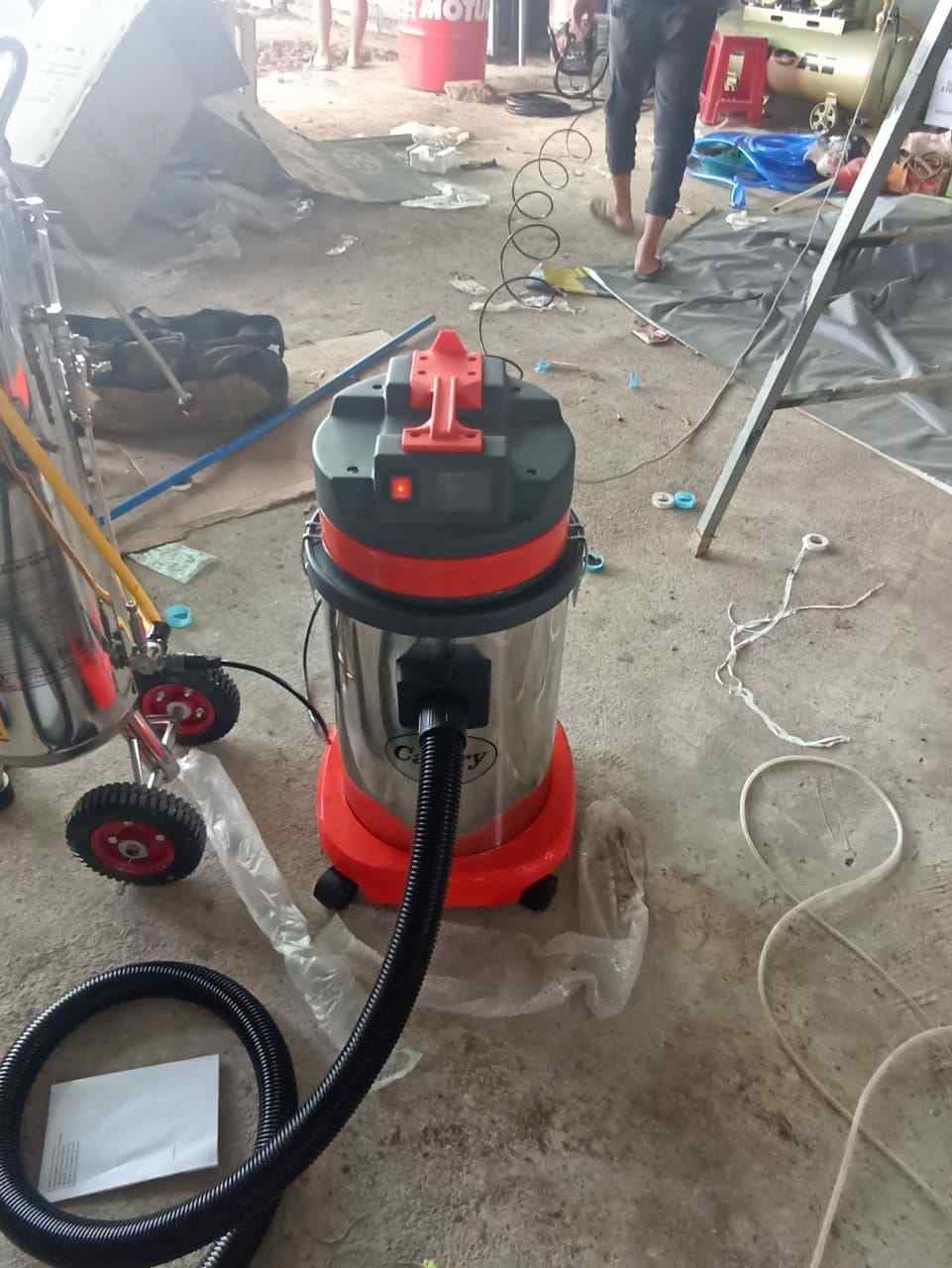 Máy hút bụi trong bộ rửa xe ô tô cơ bản
