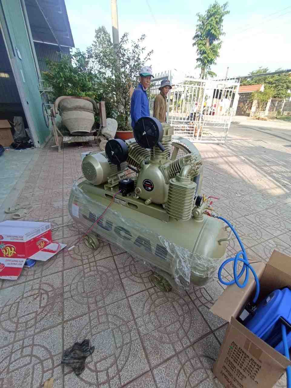 Bàn giao trọn bộ thiết bị sửa – rửa xe cho anh Văn ở huyện Bến Lức, Long An 18 máy nén khí jucai