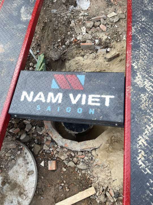 Lắp đặt cầu nâng 1 trụ âm nền KASPI K4000SG-A2 cho anh Trí tại huyện Cần Đước, Long An 9 cầu nâng 1 trụ rửa xe kaspi âm nền k4000sg-a2