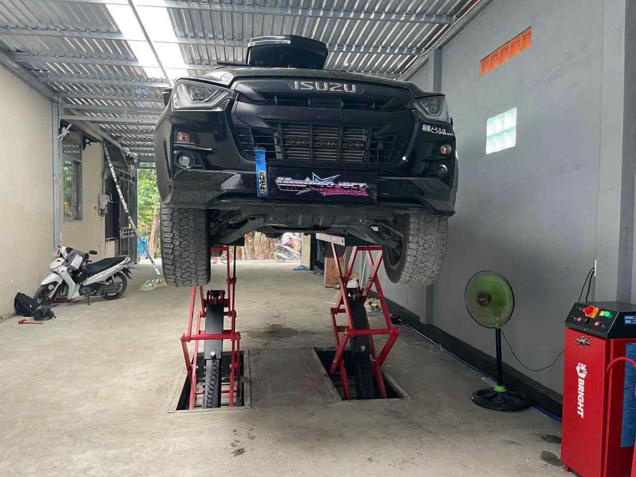 cầu nâng cắt kéo