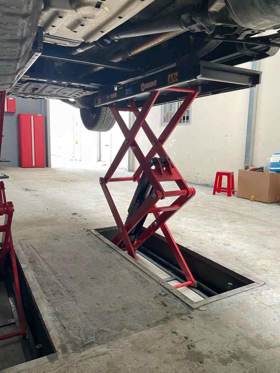 cầu nâng cắt kéo