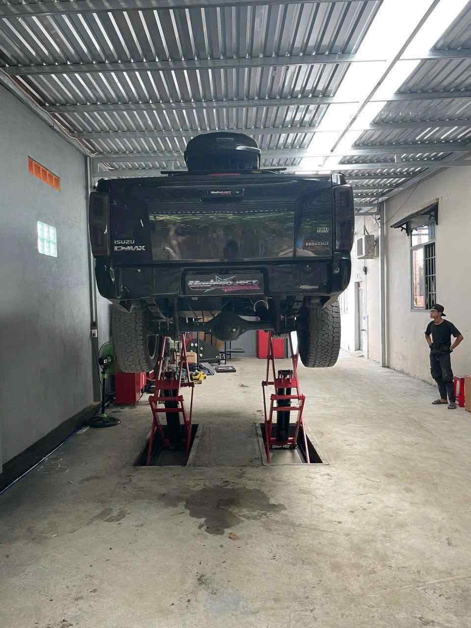 cầu nâng cắt kéo