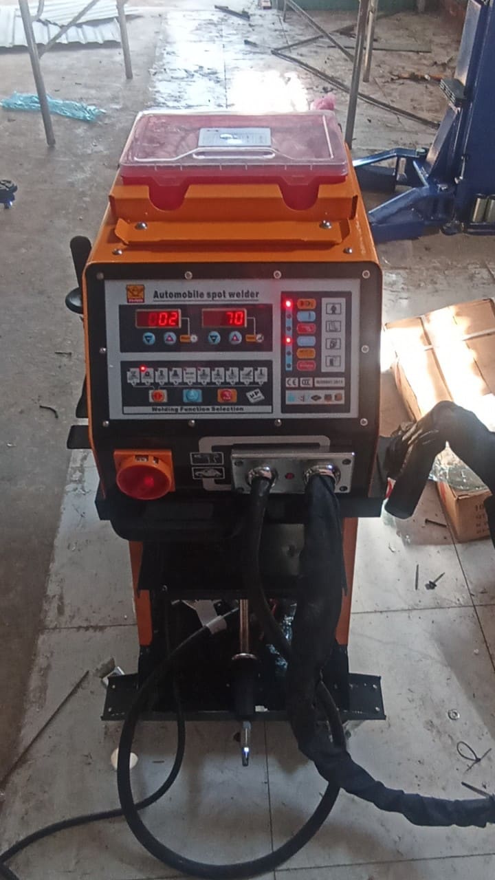 cầu nâng ô tô 2 trụ konia k-4000b 