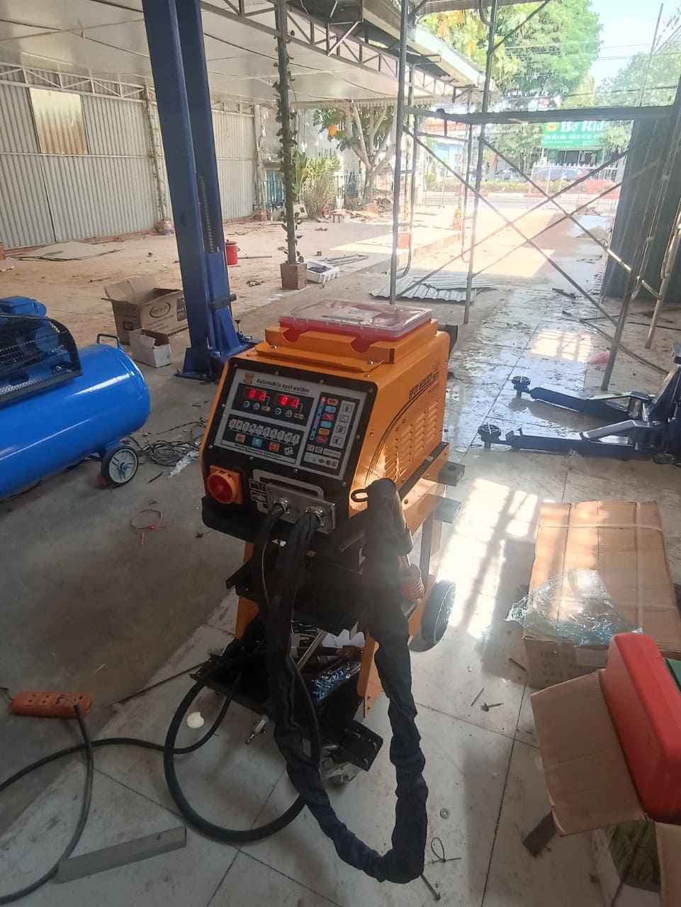 cầu nâng ô tô 2 trụ konia k-4000b 