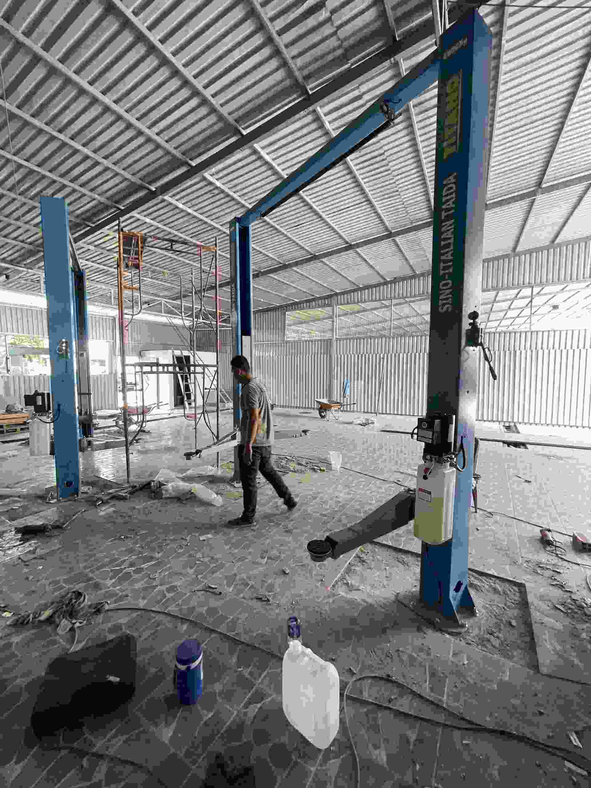 cầu nâng 2 trụ titano