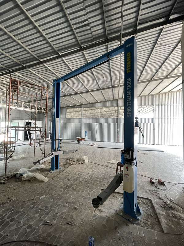 cầu nâng 2 trụ titano