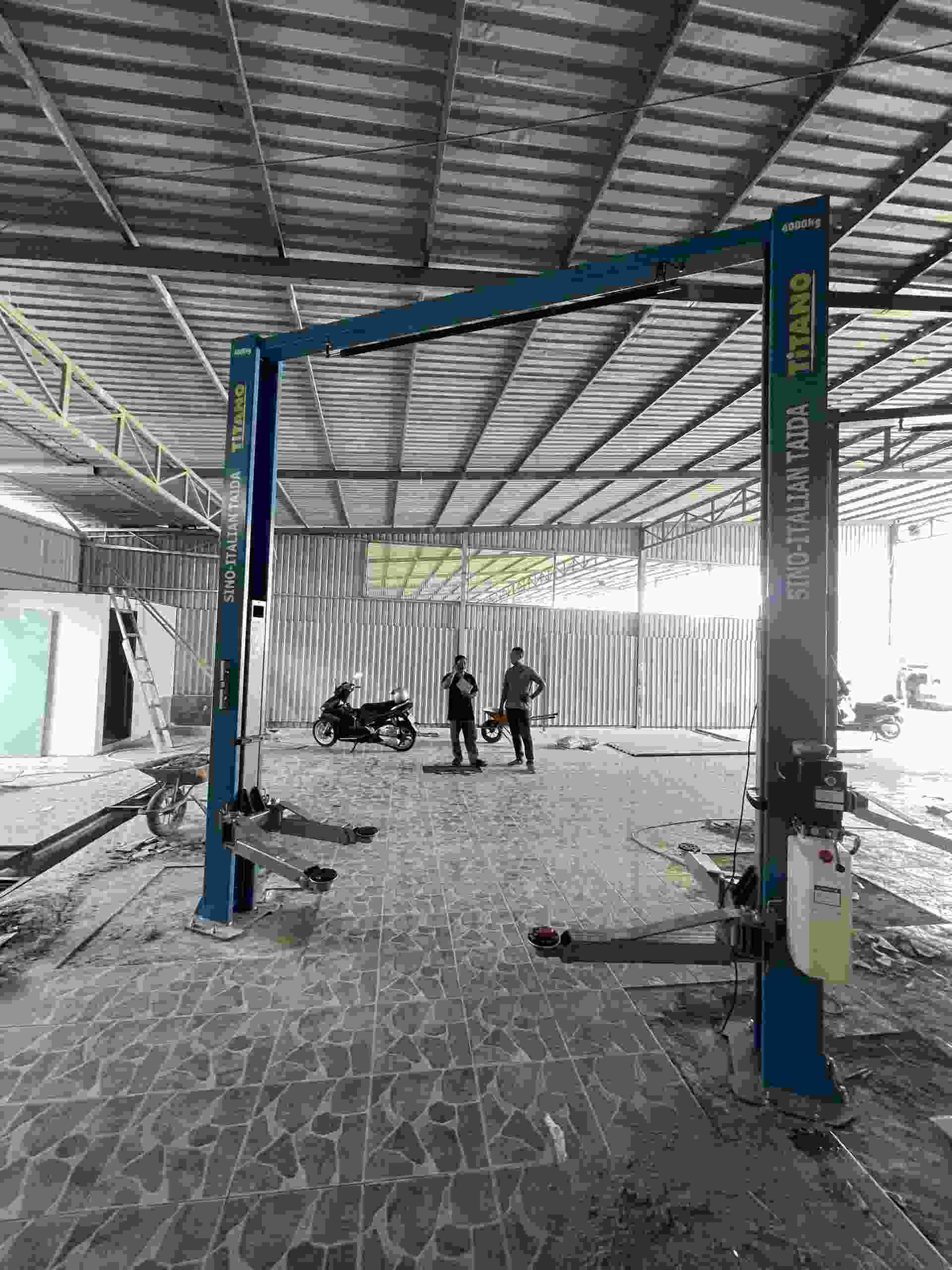 cầu nâng 2 trụ titano