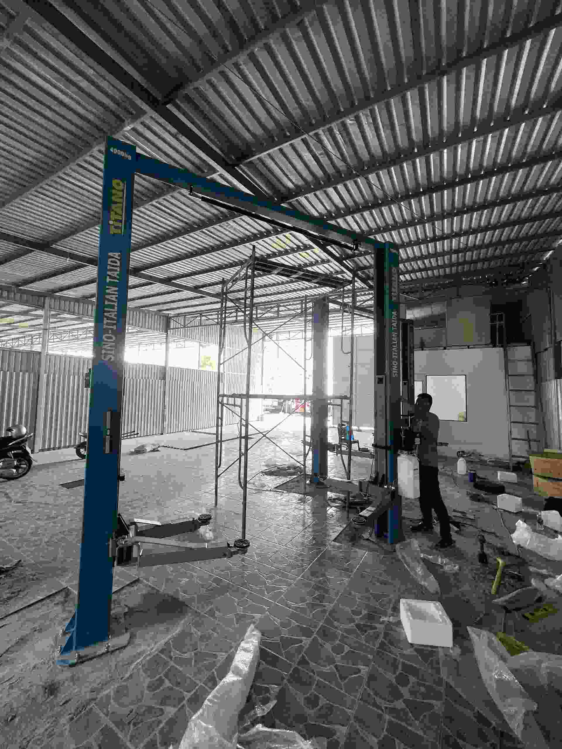 cầu nâng 2 trụ titano