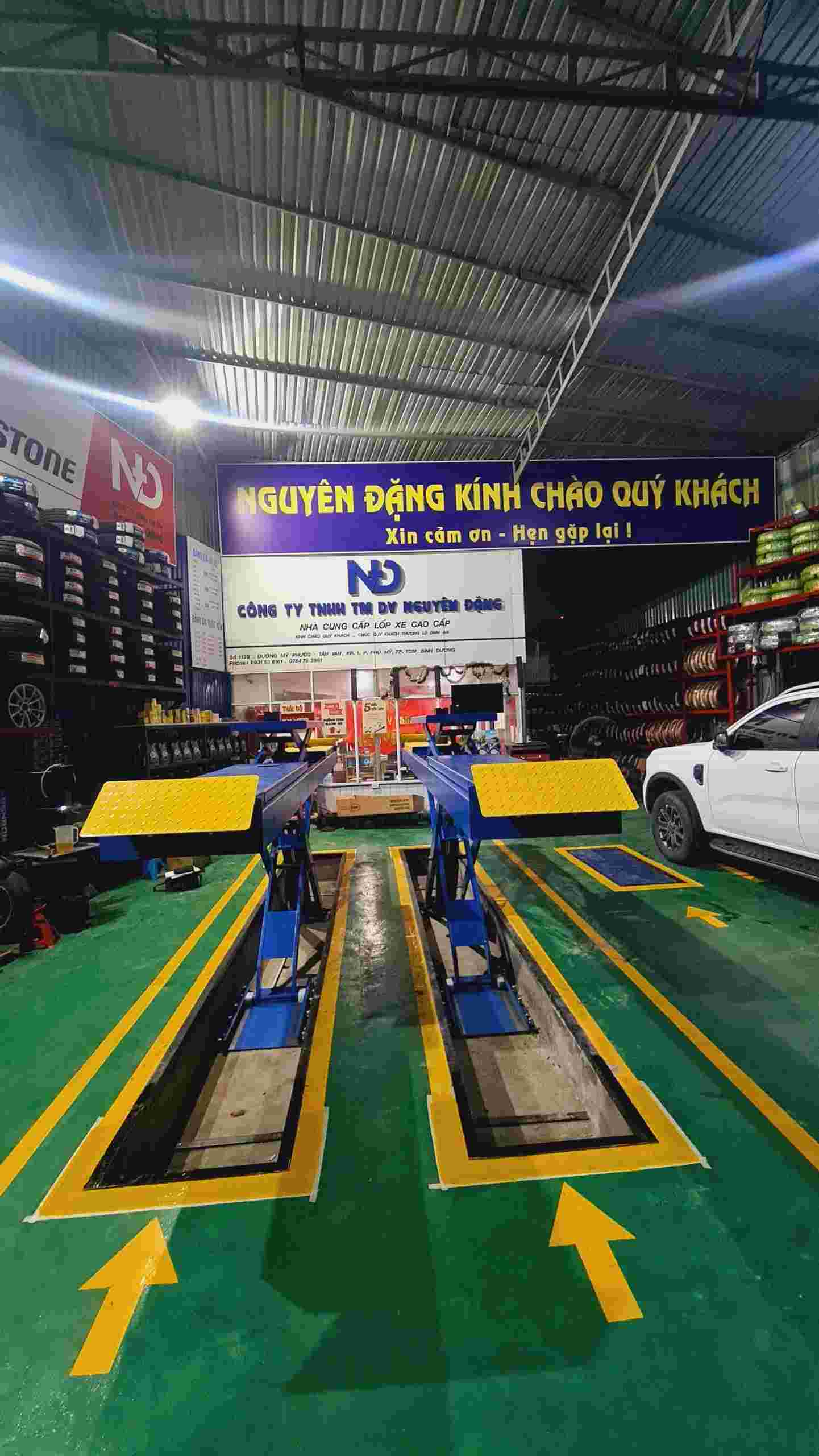 cầu nâng cắt kéo