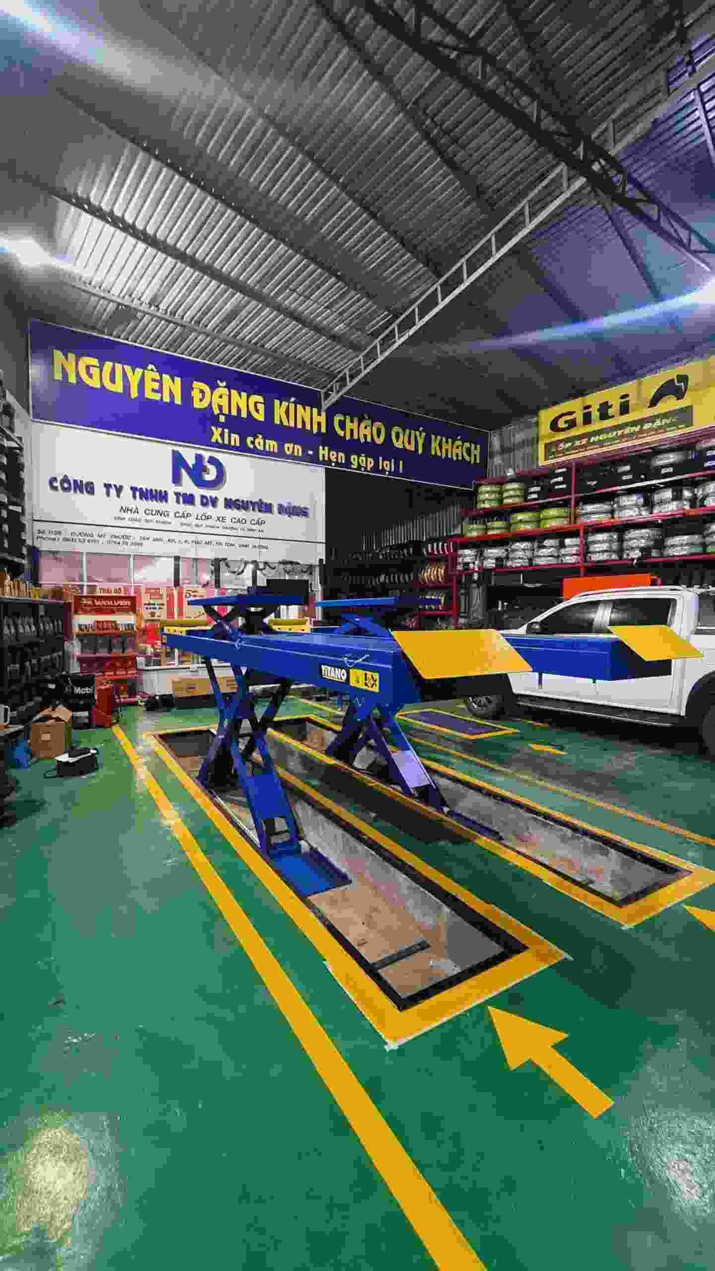 cầu nâng cắt kéo