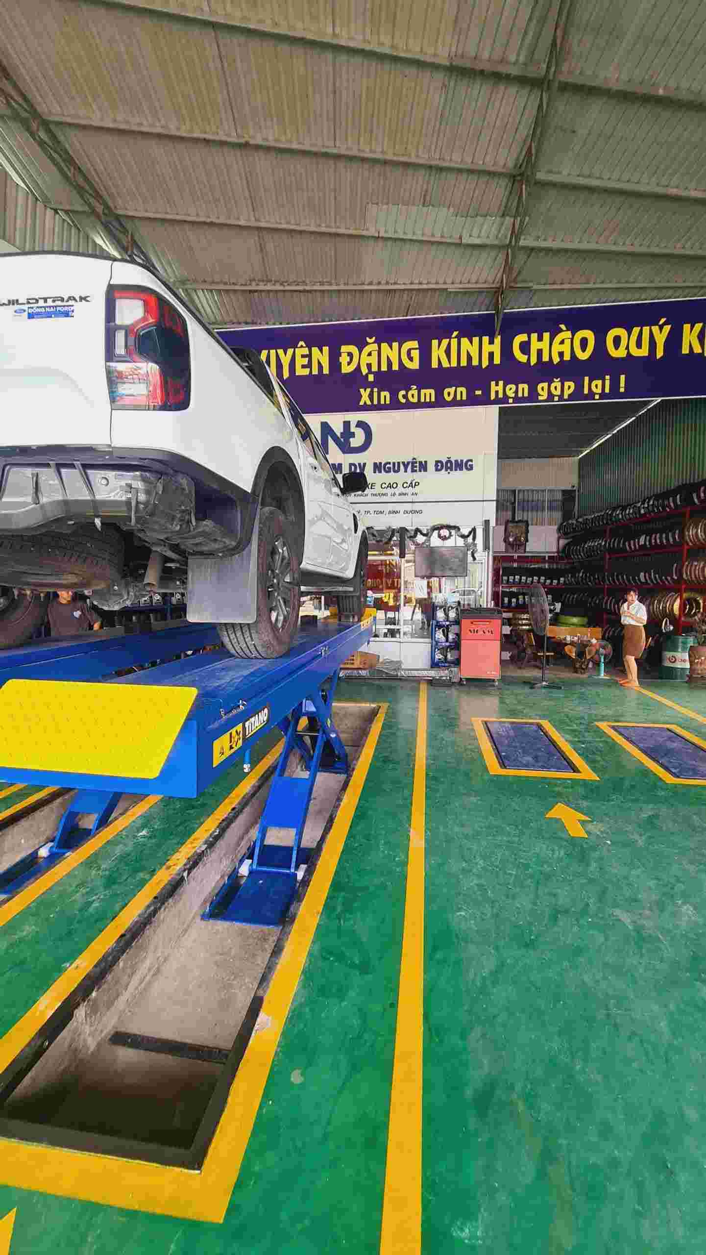 Bàn giao cầu nâng ô tô cắt kéo GAOCHANG TS-4.5MSI 4.5 tấn cho anh Đặng ở Thủ Dầu Một, Bình Dương 9 cầu nâng cắt kéo
