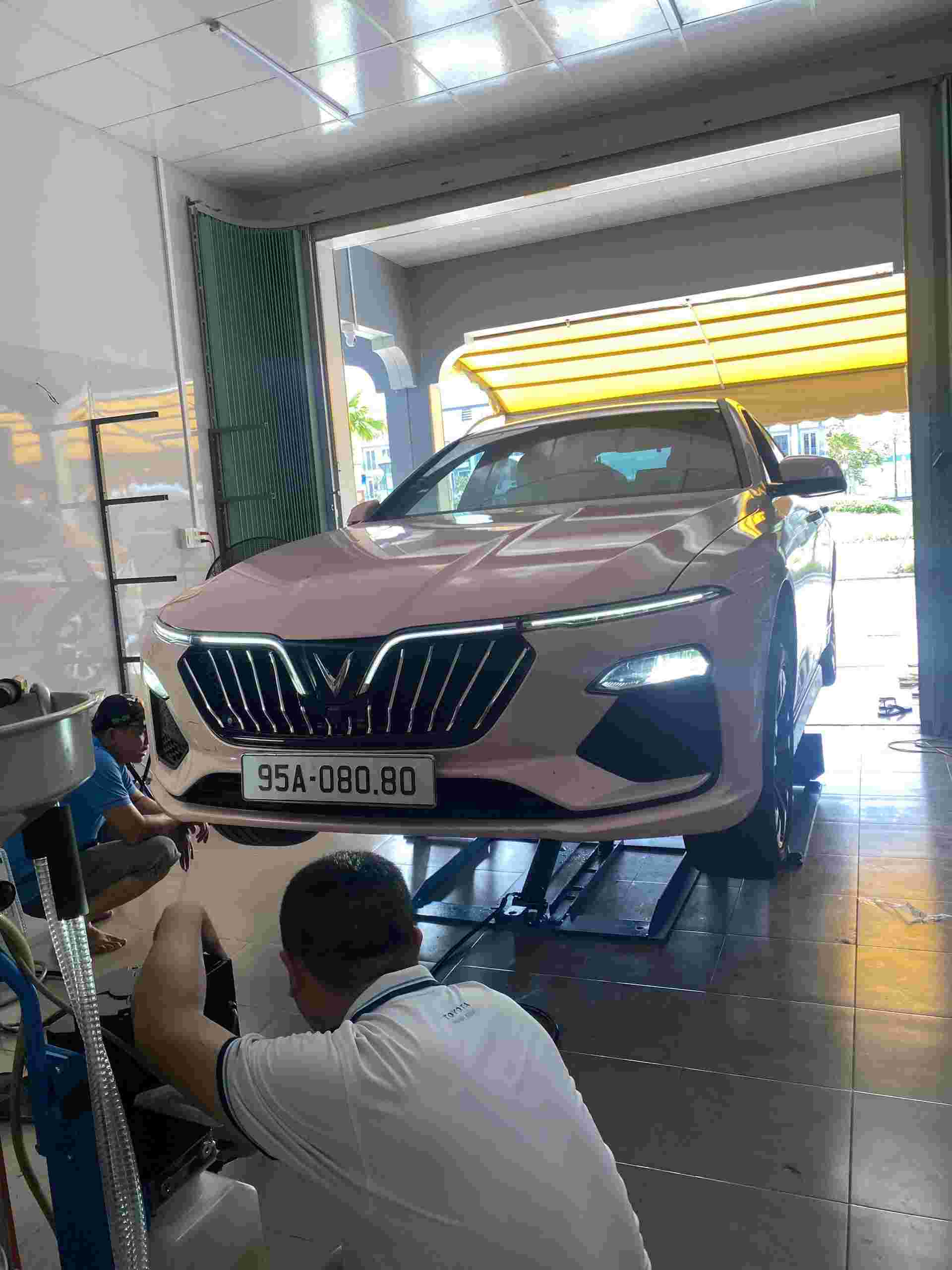 cầu nâng cắt kéo