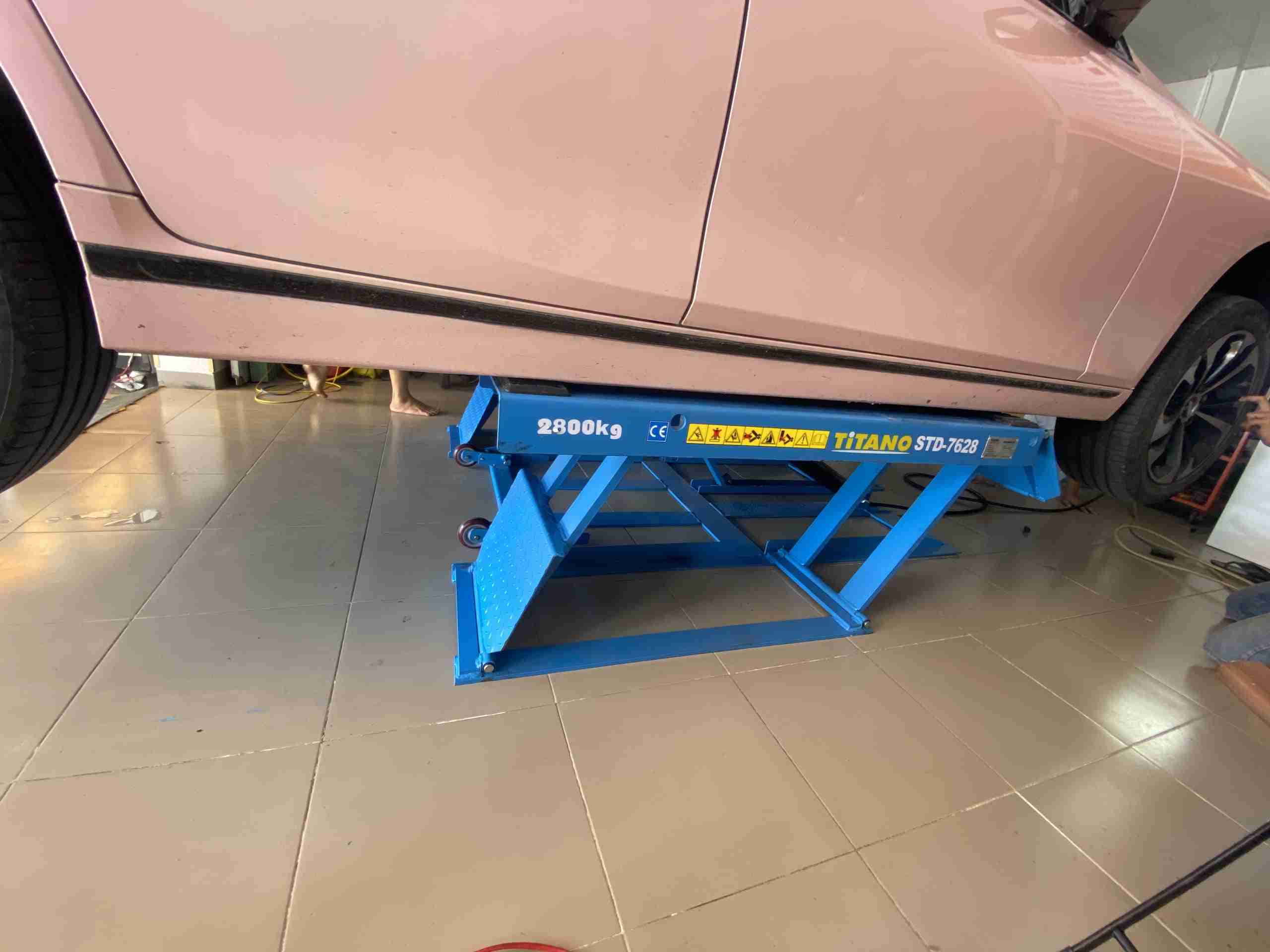 cầu nâng cắt kéo