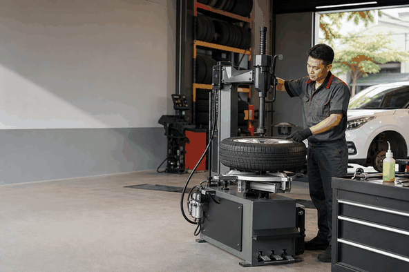 máy ra vào lốp tự động - 3. Máy tháo vỏ tự động thương hiệu NK: - Lý do lựa chọn: Cân bằng hoàn hảo giữa chi phí và hiệu năng.