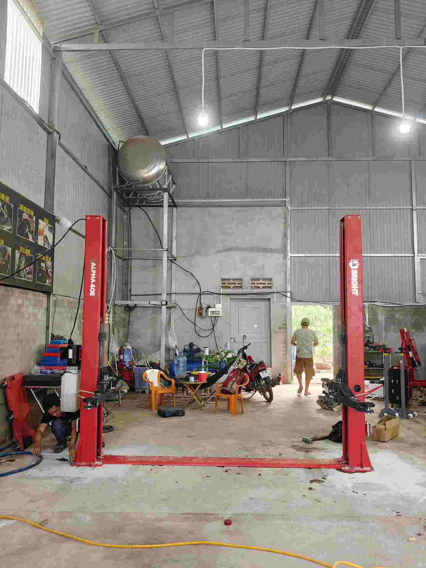 cầu nâng 2 trụ giằng dưới cầu nâng 2 trụ giằng dưới