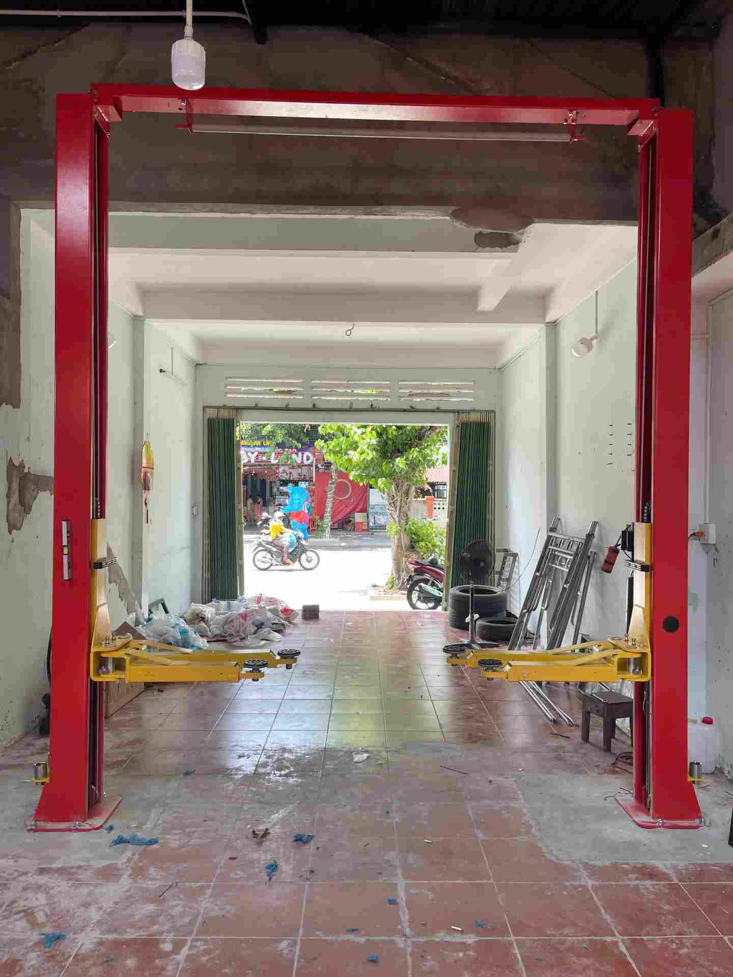 Kích thước cầu nâng 2 trụ giằng trên cầu nâng 2 trụ giằng trên
