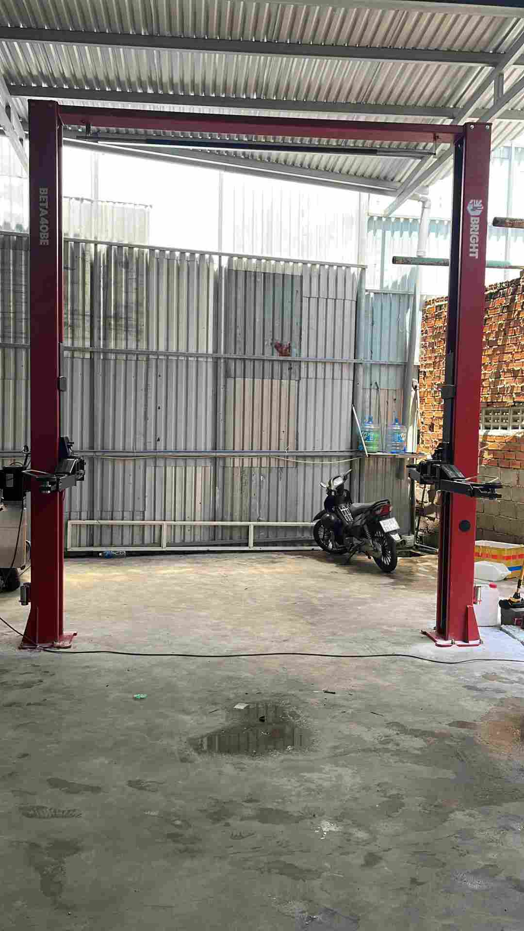 cầu nâng 2 trụ giằng trên cầu nâng 2 trụ giằng trên
